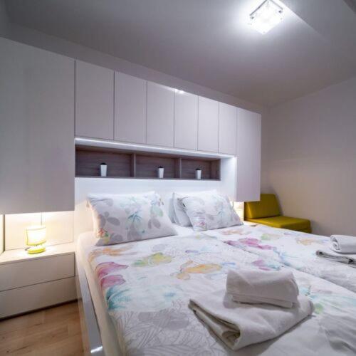 Apartments Arbis Lopar Pokoj fotografie